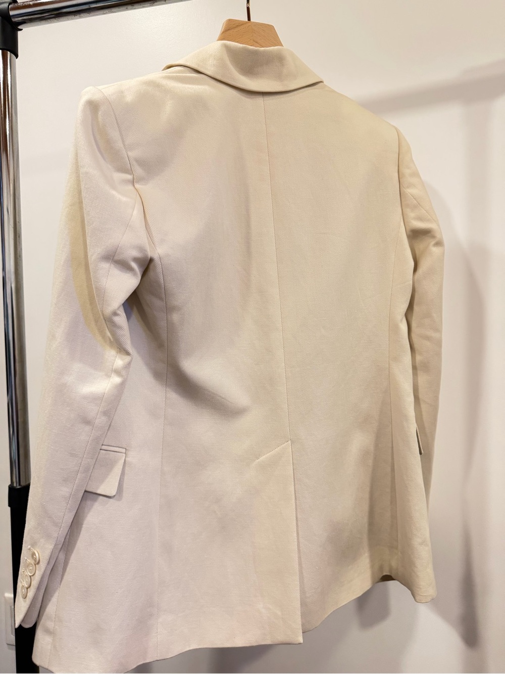 Off-White Two-Button Blazer - Picture 4 of 4